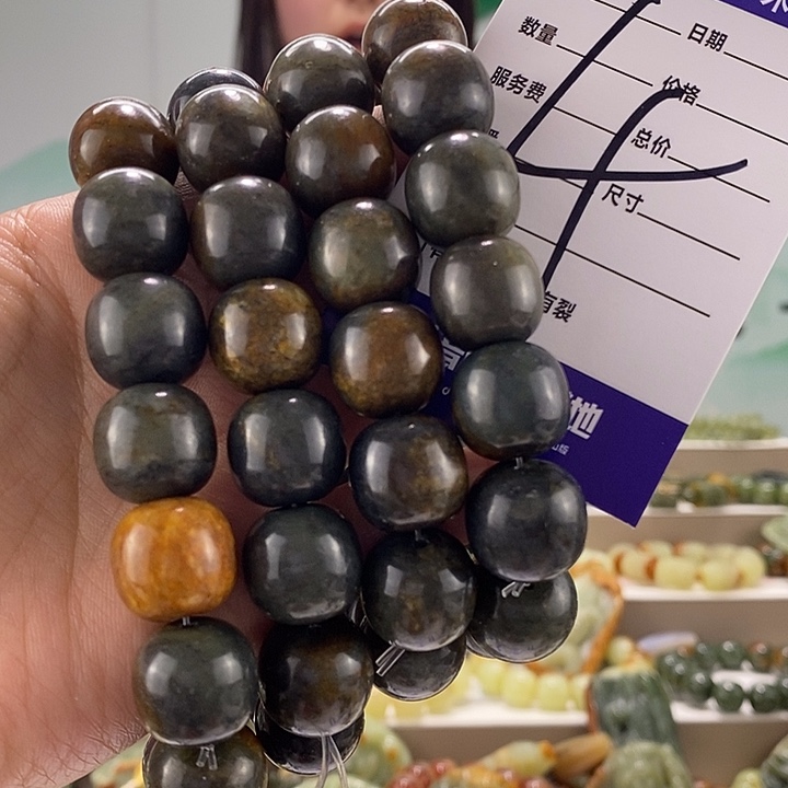 透闪石质玉手链未镶嵌微瑕