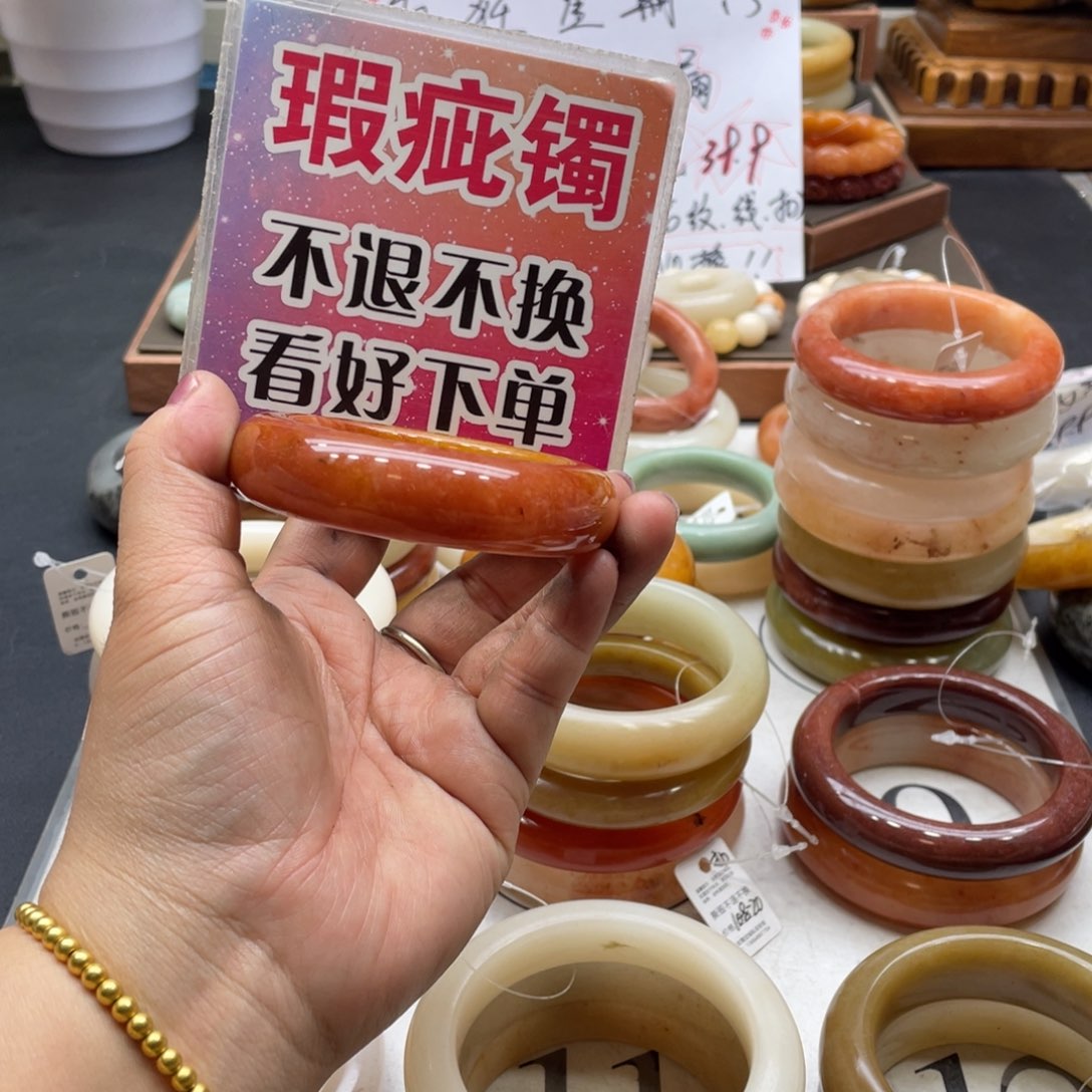 L***笙石英岩玉未镶嵌手镯