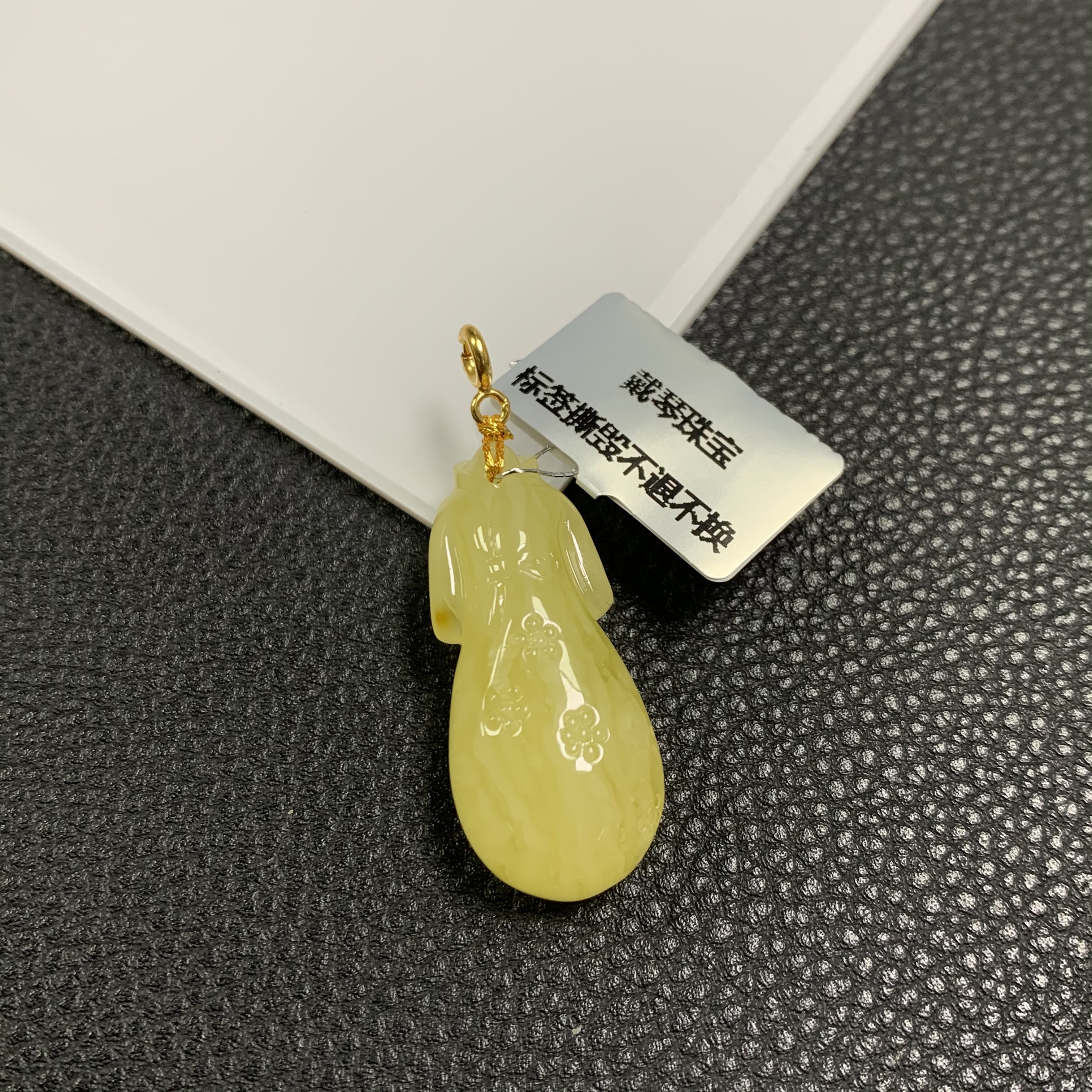 「戴琴珠宝」AA376-蜜蜡银镶雕刻件吊坠（多样性发其一）