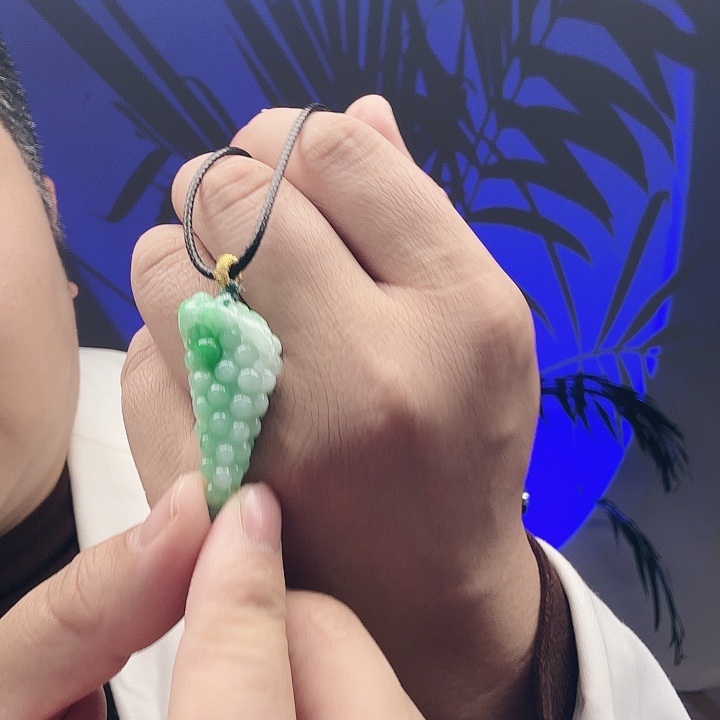 翡翠未镶嵌颈饰挂件