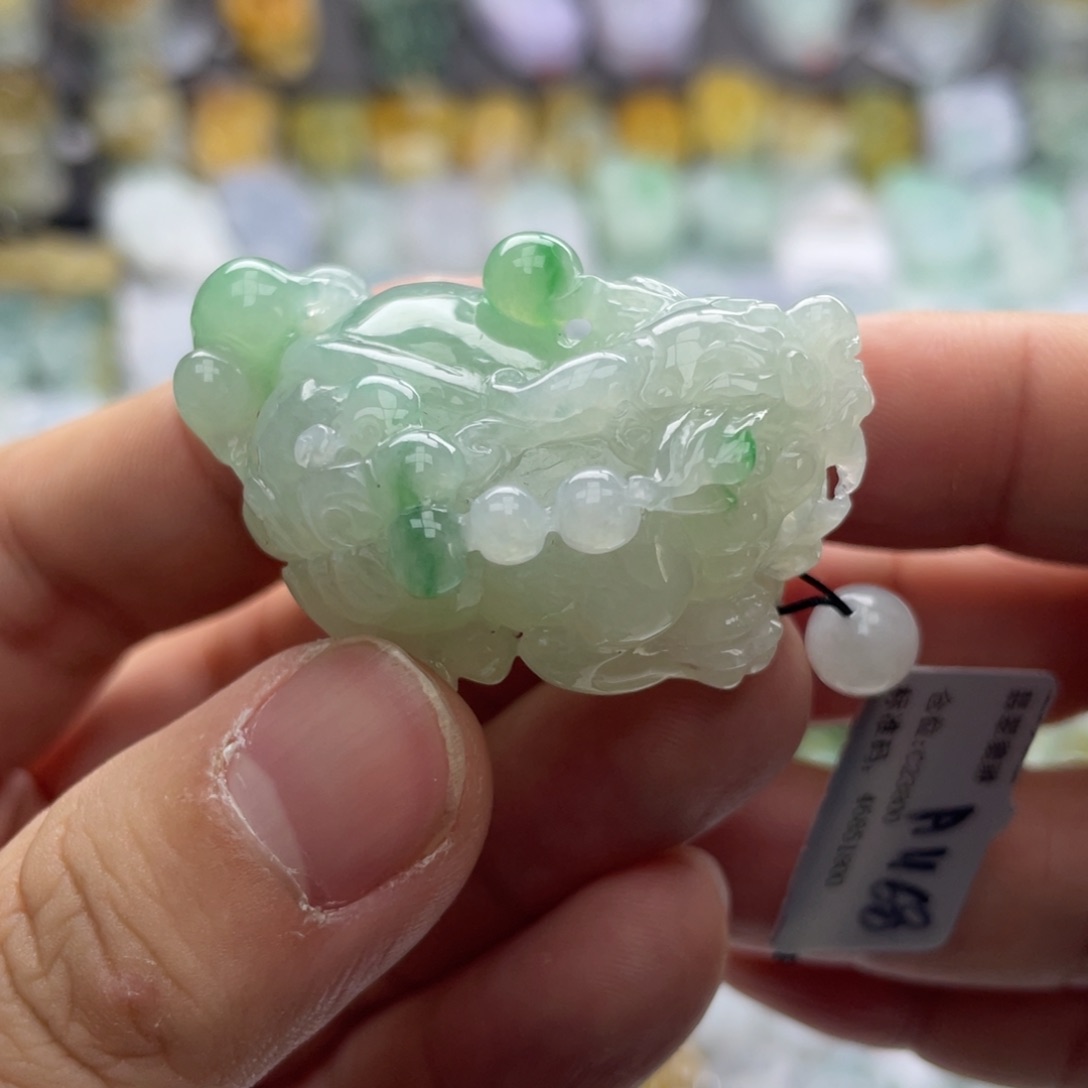 翡翠颈饰未镶嵌貔貅