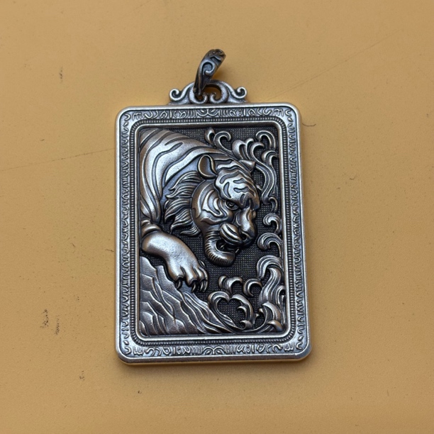 吊坠足银 足银999老虎吊坠 54.2克