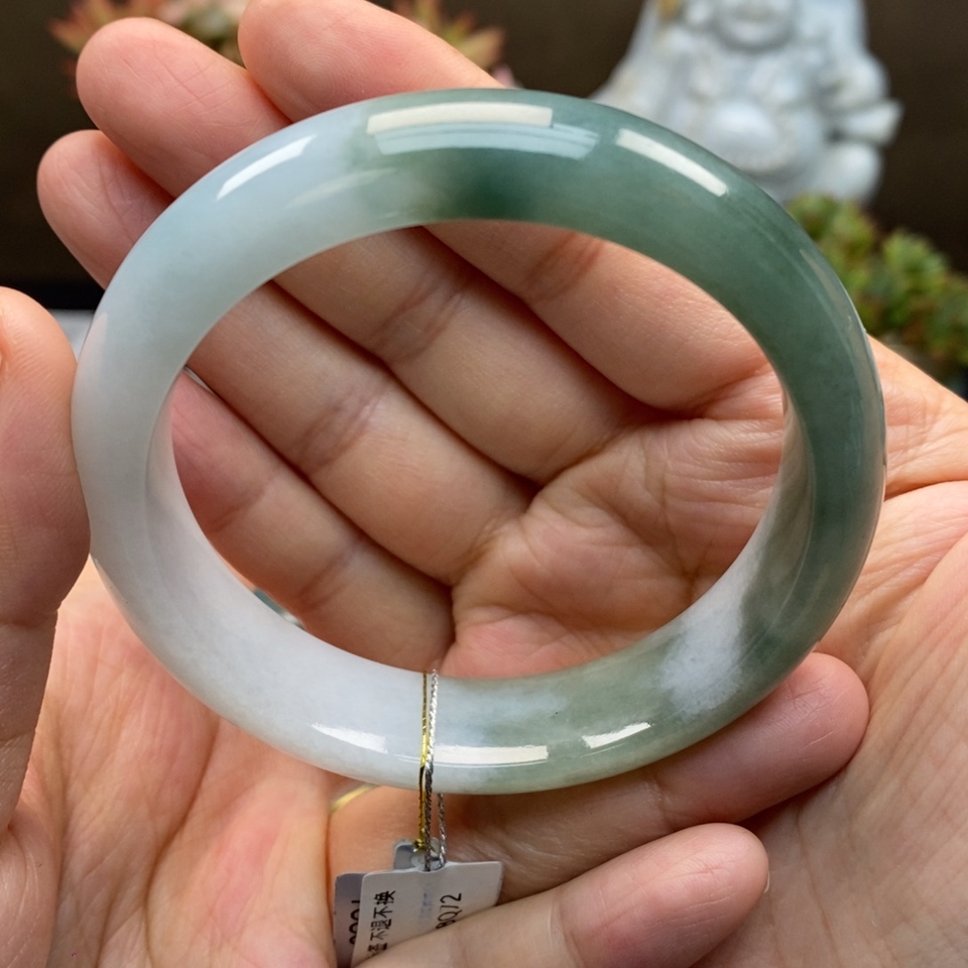 翡翠手镯未镶嵌天然