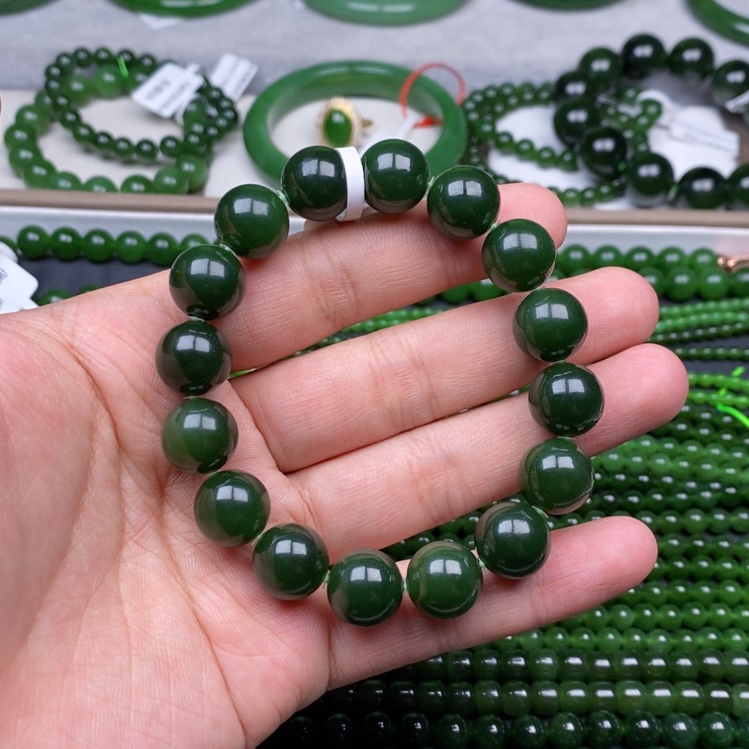 未镶嵌手串和田玉（碧玉）幸****里