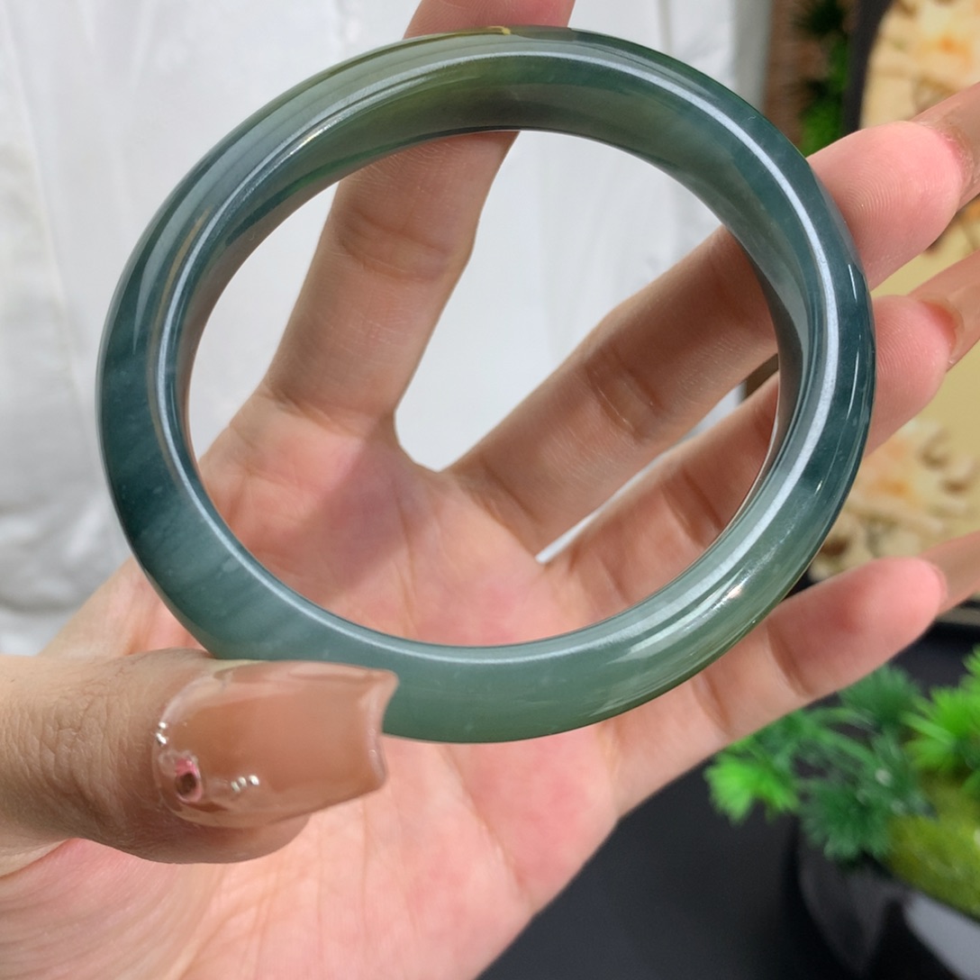 翡翠手镯未镶嵌卡56.3胶润危地马拉贵妇手镯