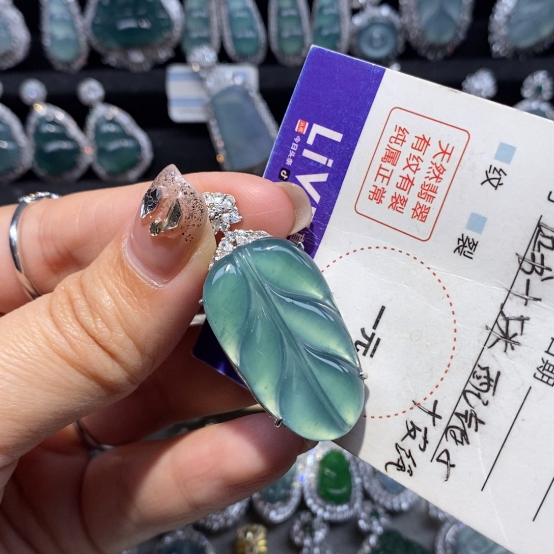 翡翠颈饰银S925镶嵌翡翠