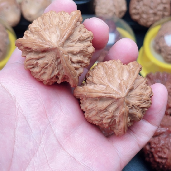 文玩核桃把件野生小众灯笼三棱42×41×40