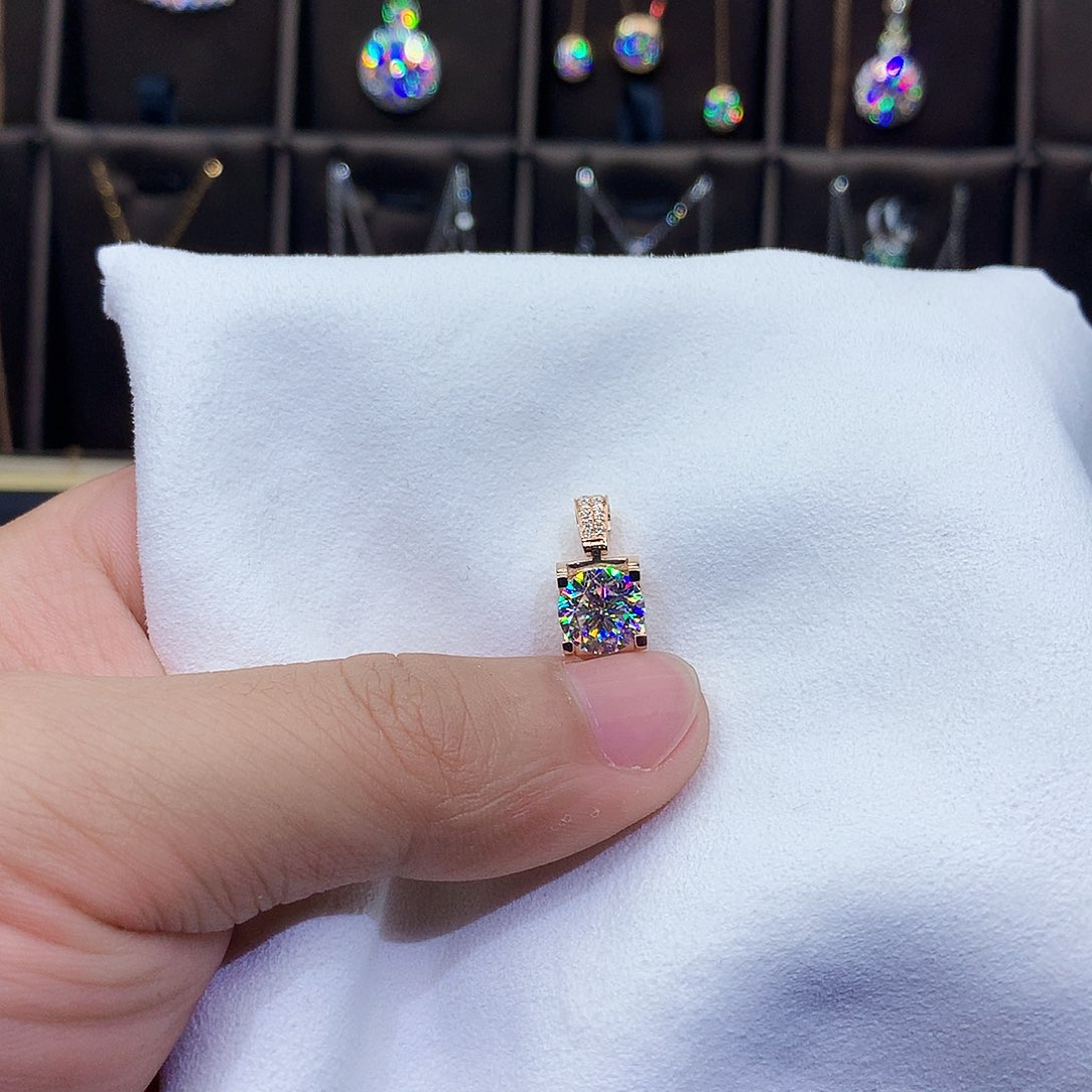 合成碳硅石吊坠(不含链)18K金镶嵌好**