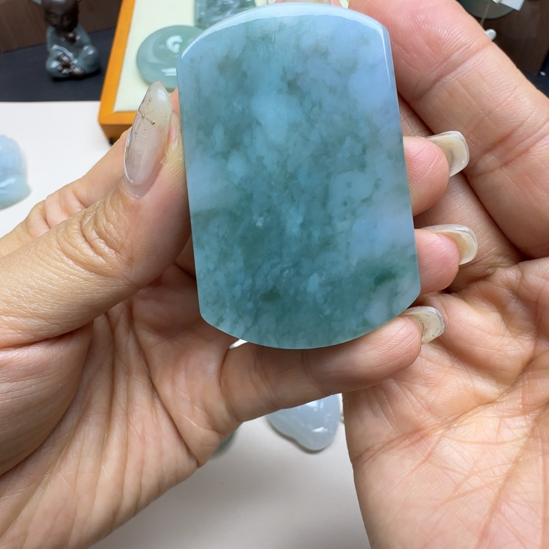 空***城翡翠未镶嵌颈饰无事牌