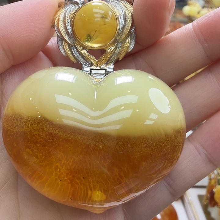 琥珀未镶嵌珠宝奇石