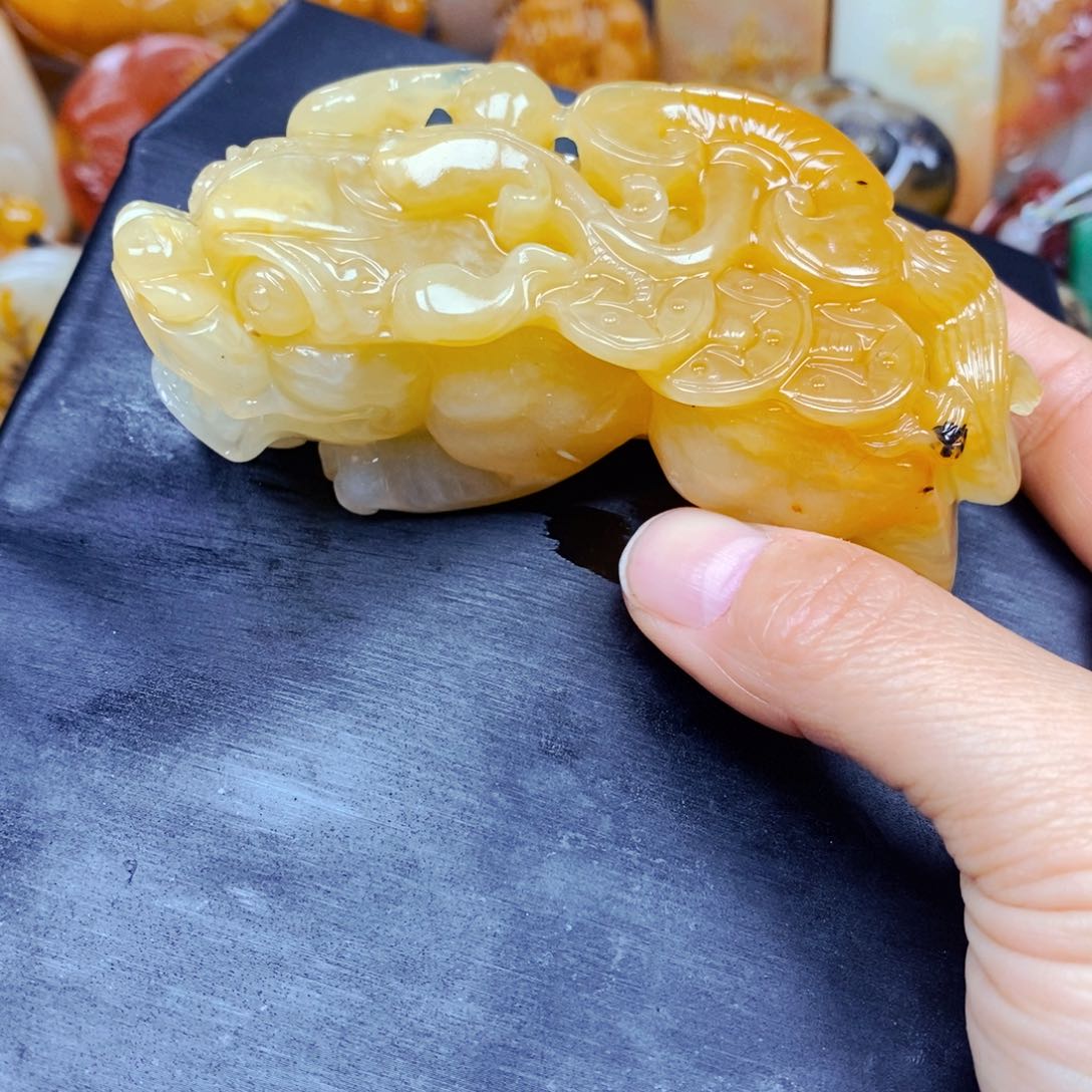 石英质玉（黄龙玉）颈饰未镶嵌