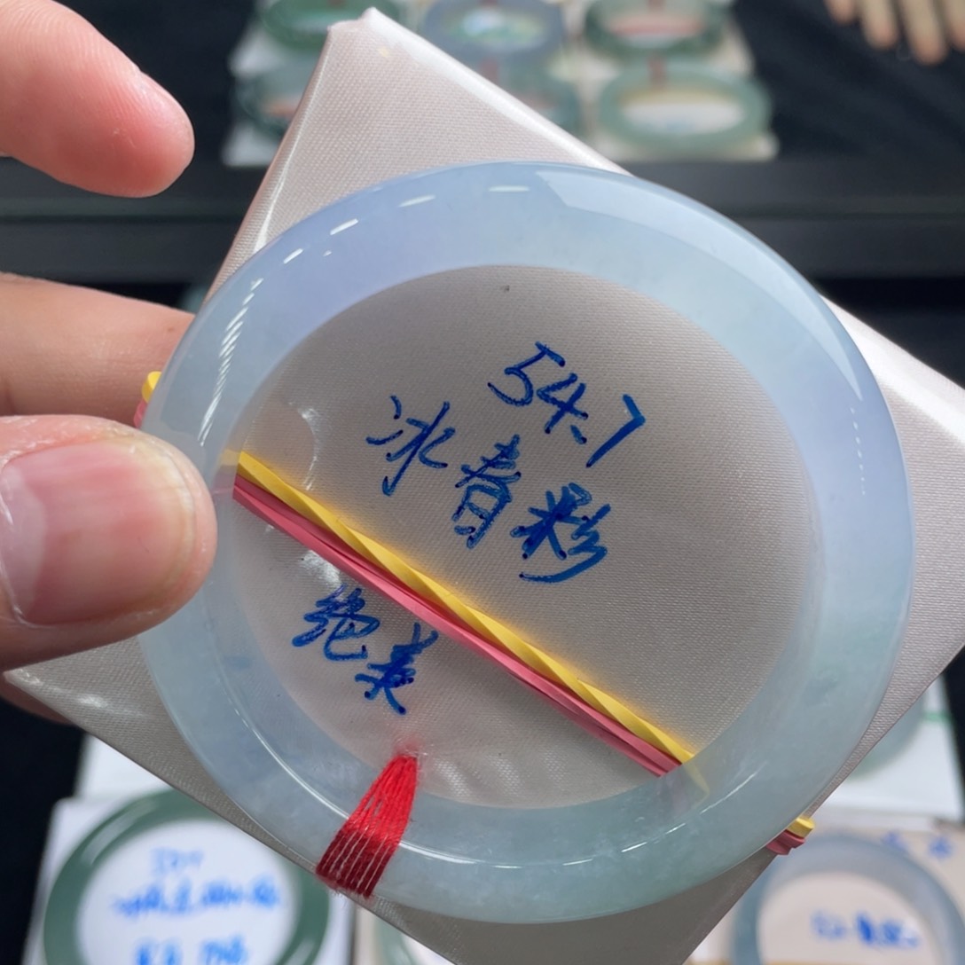 翡翠手镯未镶嵌翡翠手镯