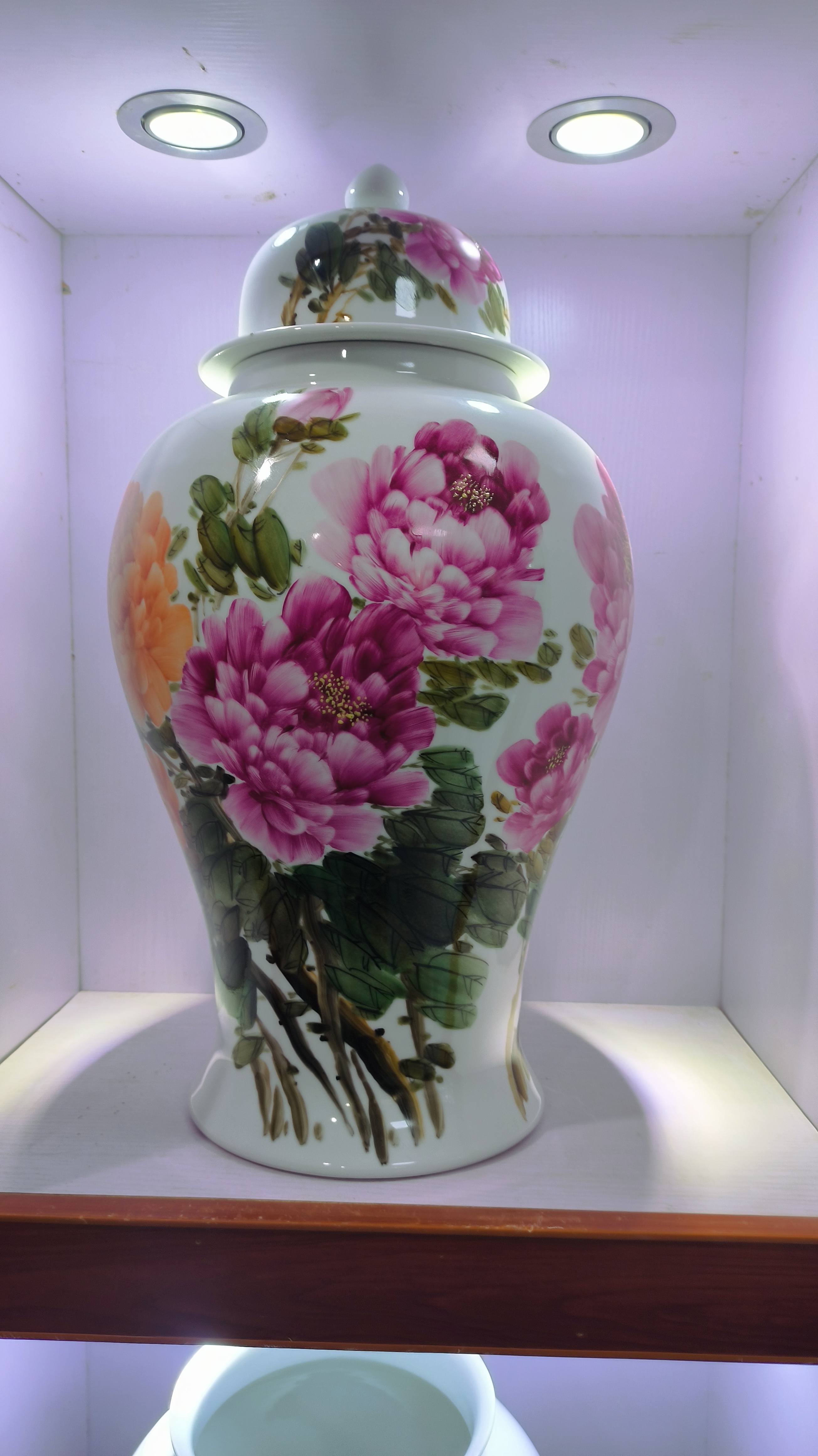 粉彩牡丹将军瓶子