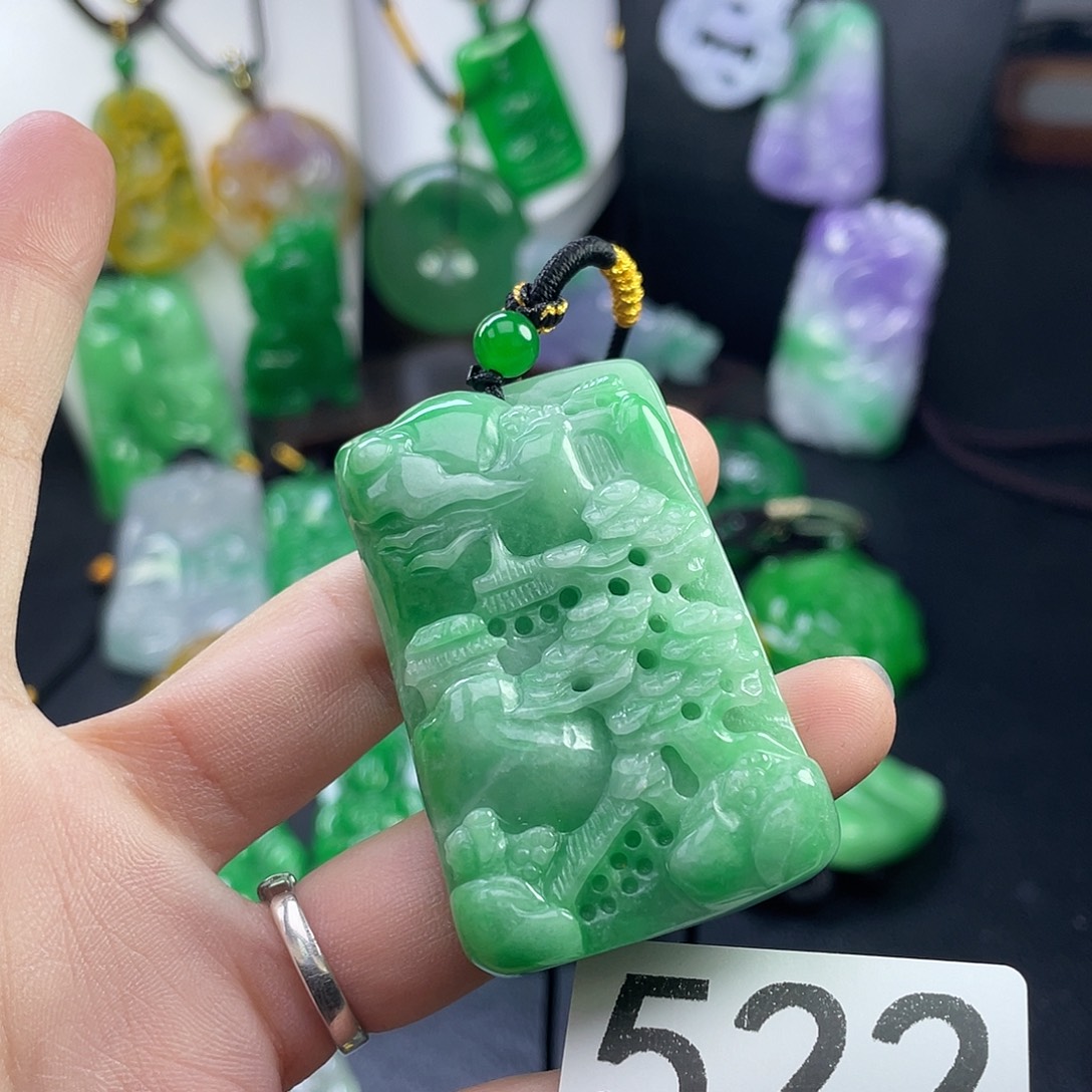 翡翠未镶嵌吊坠(赠链)