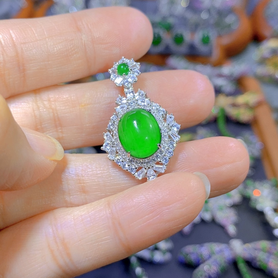 翡翠颈饰银S925镶嵌天然翡翠