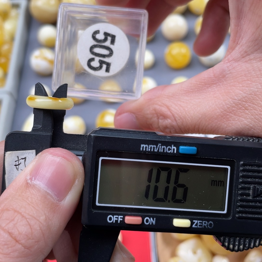 蜜蜡珠宝奇石未镶嵌