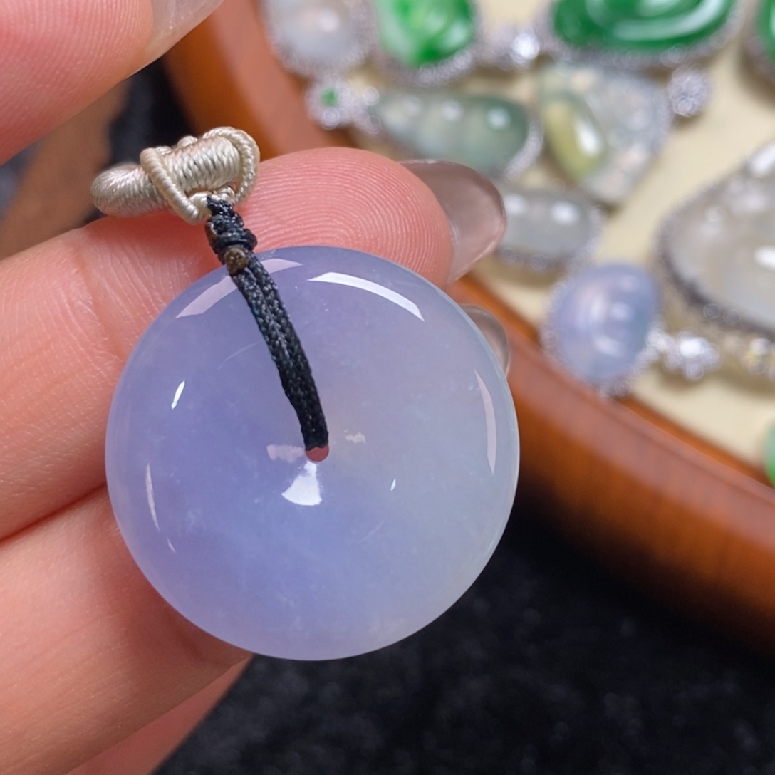 翡翠颈饰未镶嵌平安扣