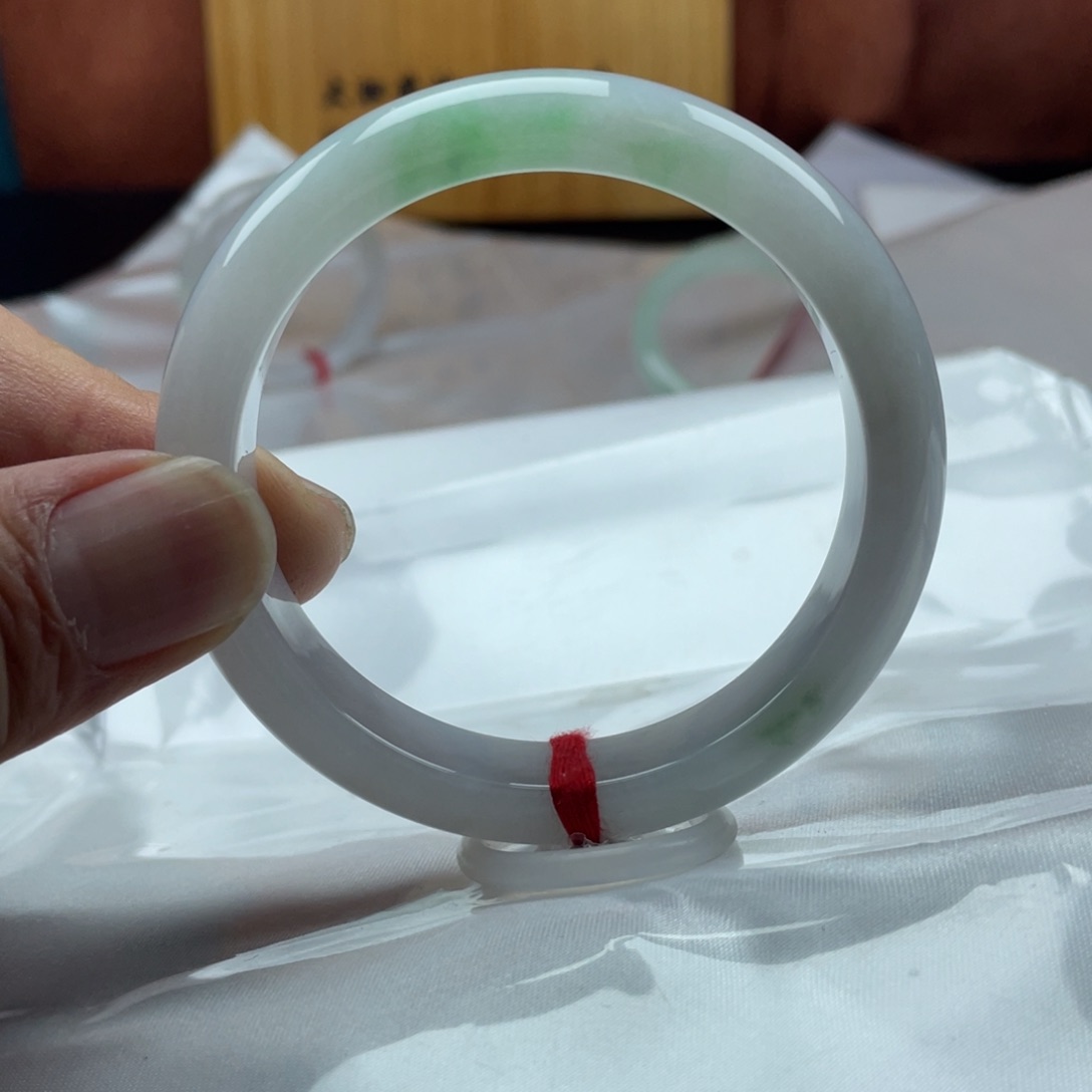 翡翠手镯未镶嵌56.7高糯化白底青