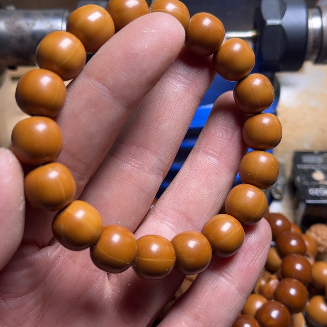 手串猴头核桃瑕疵