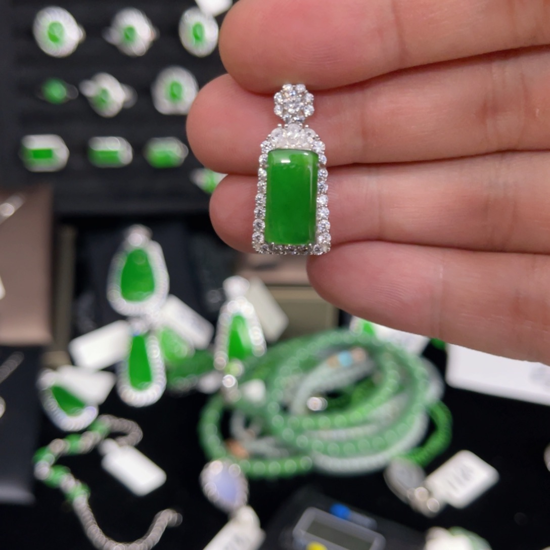 翡翠戒指银S925镶嵌K****.翡翠吊坠