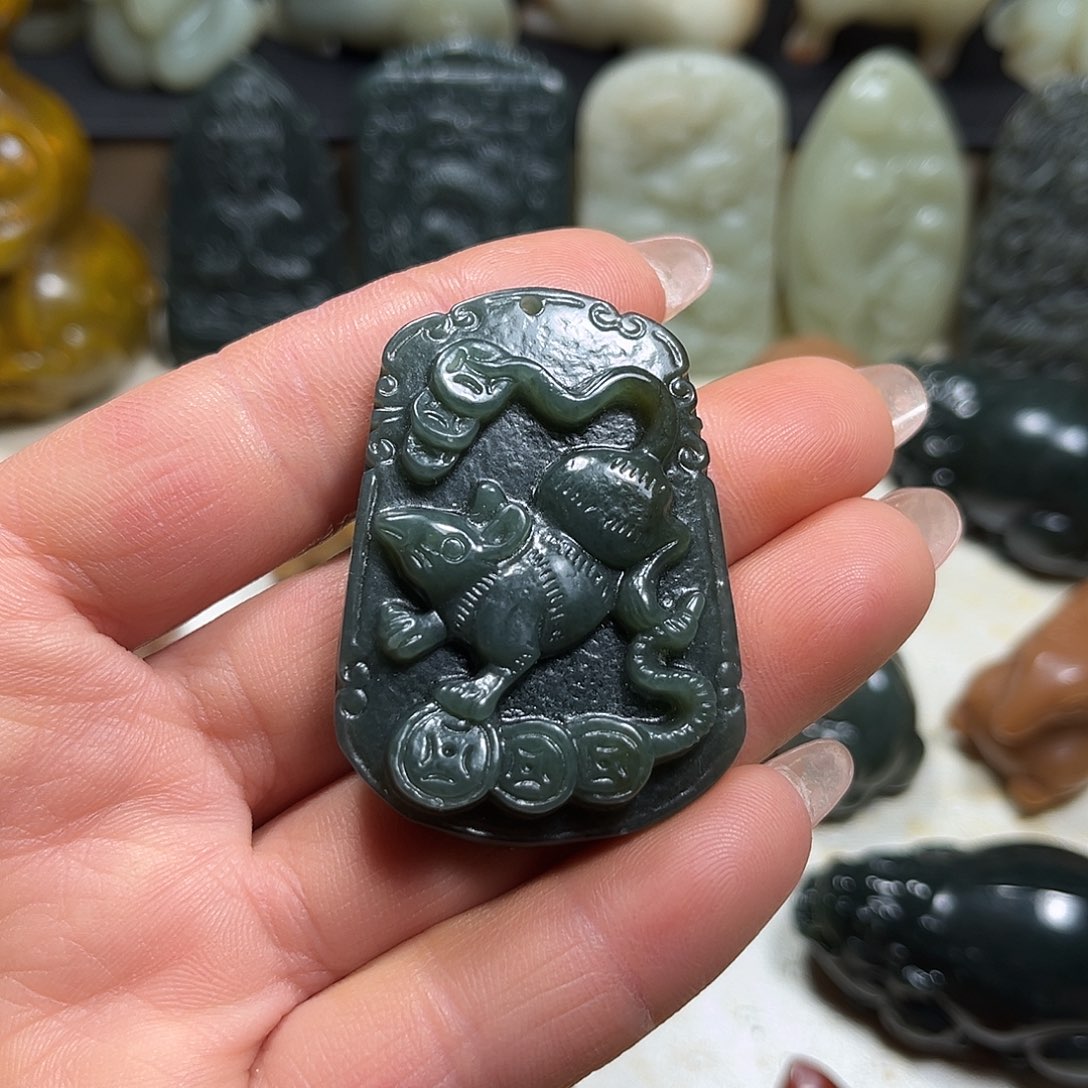 白玉菩提吊坠白玉菩提吊坠