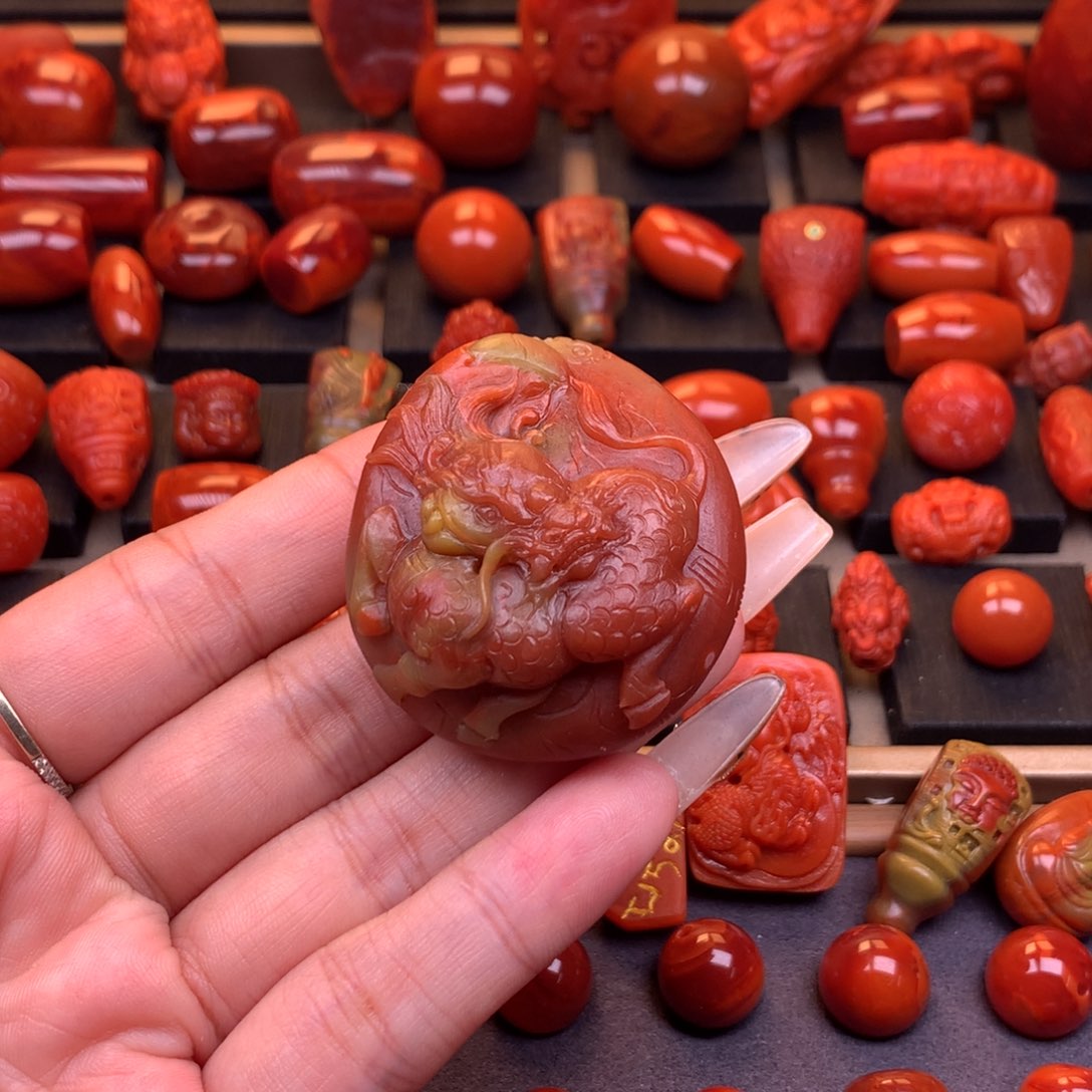 南红玛瑙未镶嵌原矿包浆高品麒麟吊坠40mm