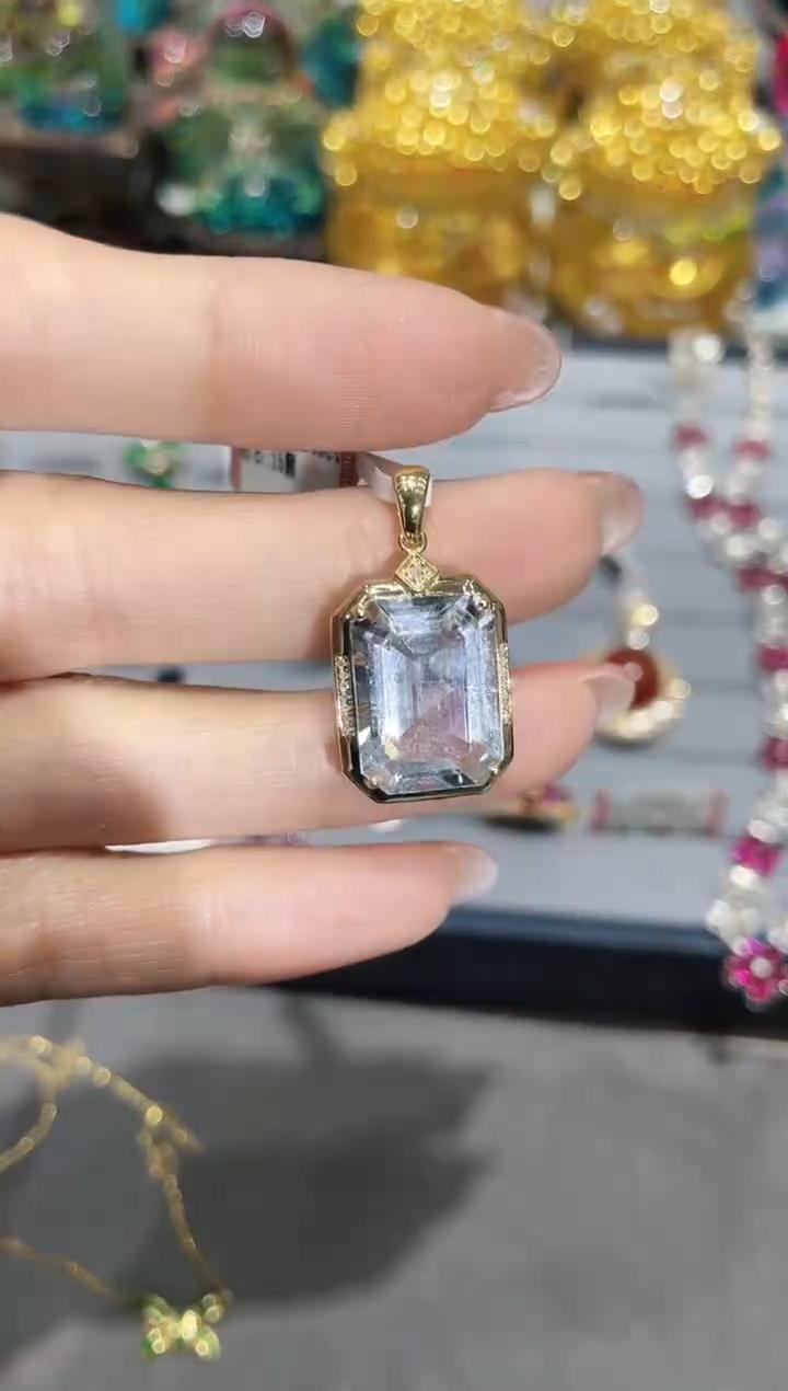 18K金镶嵌海蓝宝石吊坠