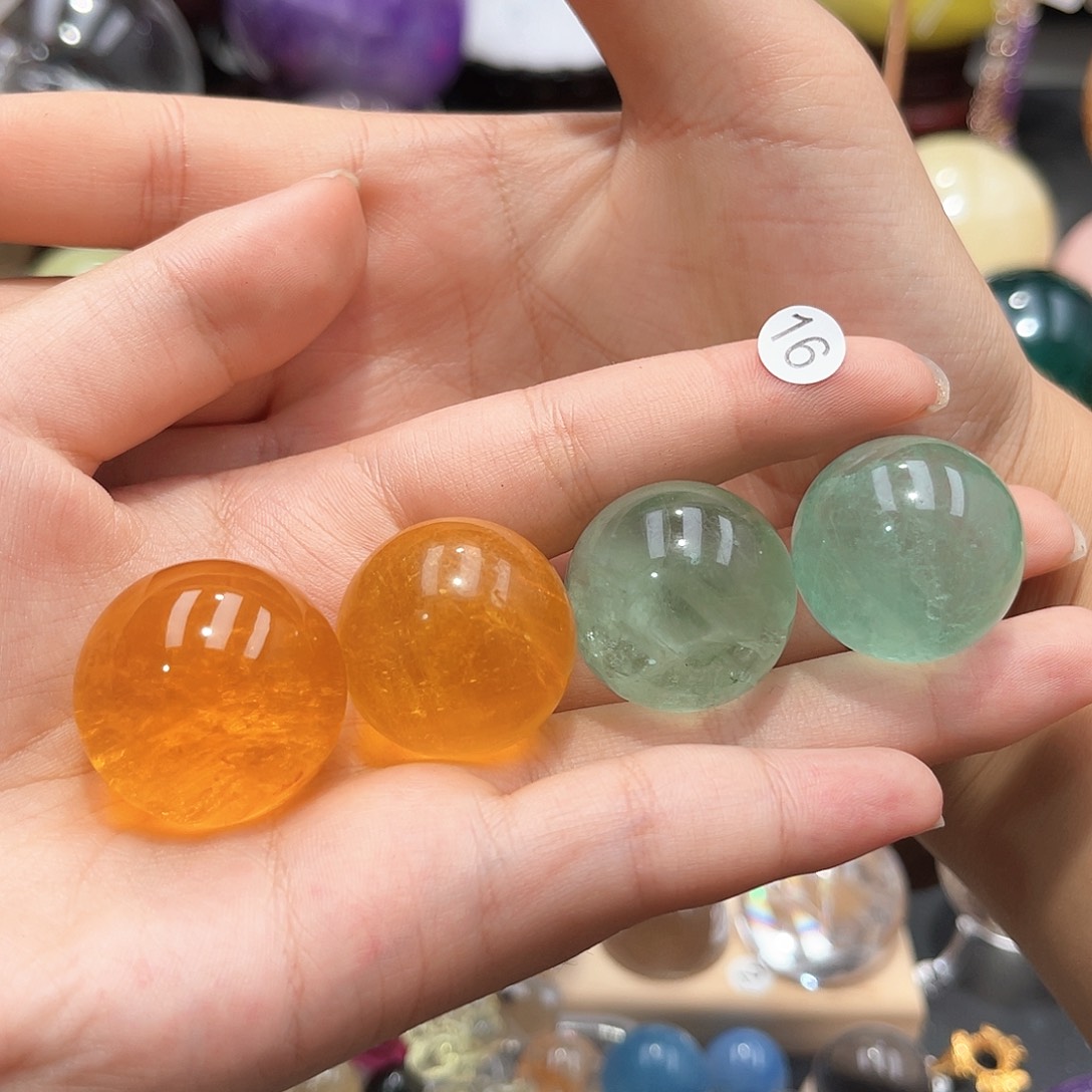 李***N未镶嵌珠宝半成品水晶微瑕2.7