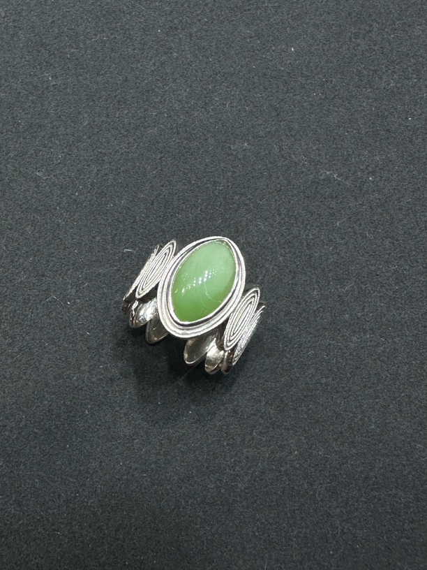 和田玉黑羊洞猫眼925银镶嵌戒指时尚大方