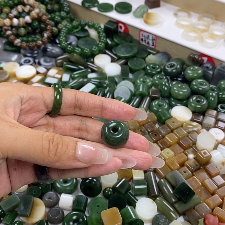 岩***仔和田玉未镶嵌挂件