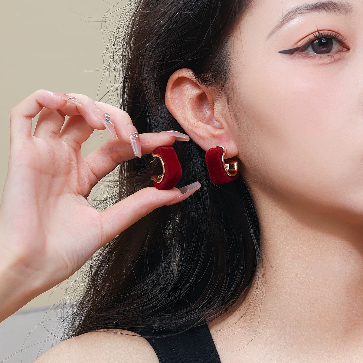 合金布艺耳饰 铜合金耳饰 方块植绒安可拉红耳钉 秋冬轻奢气质