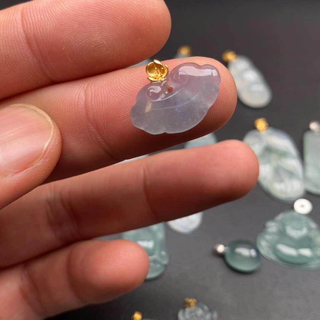 颈饰18K金镶嵌翡翠