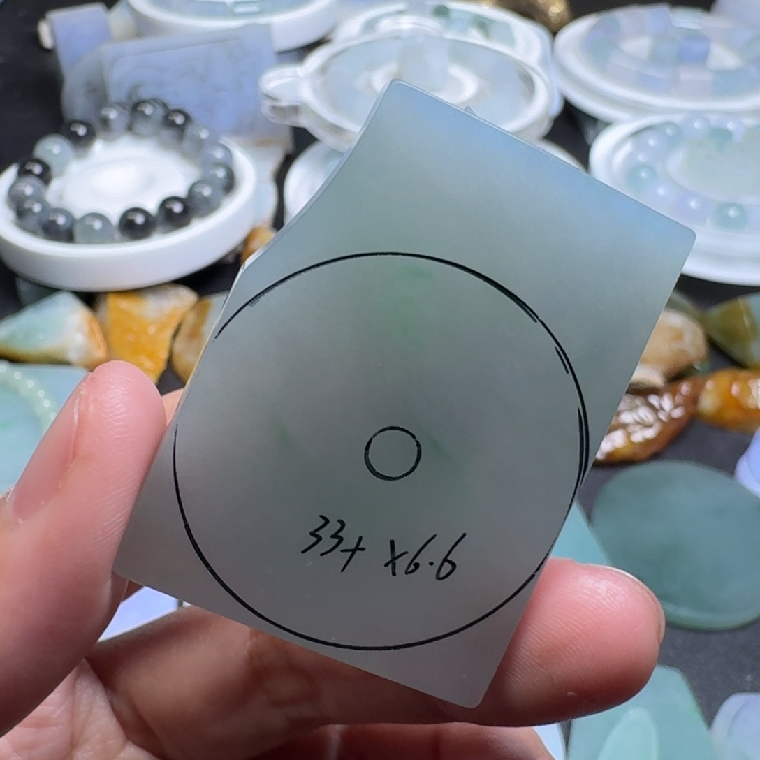 旺***安定制翡翠未镶嵌定制一个平安扣，一个瓜