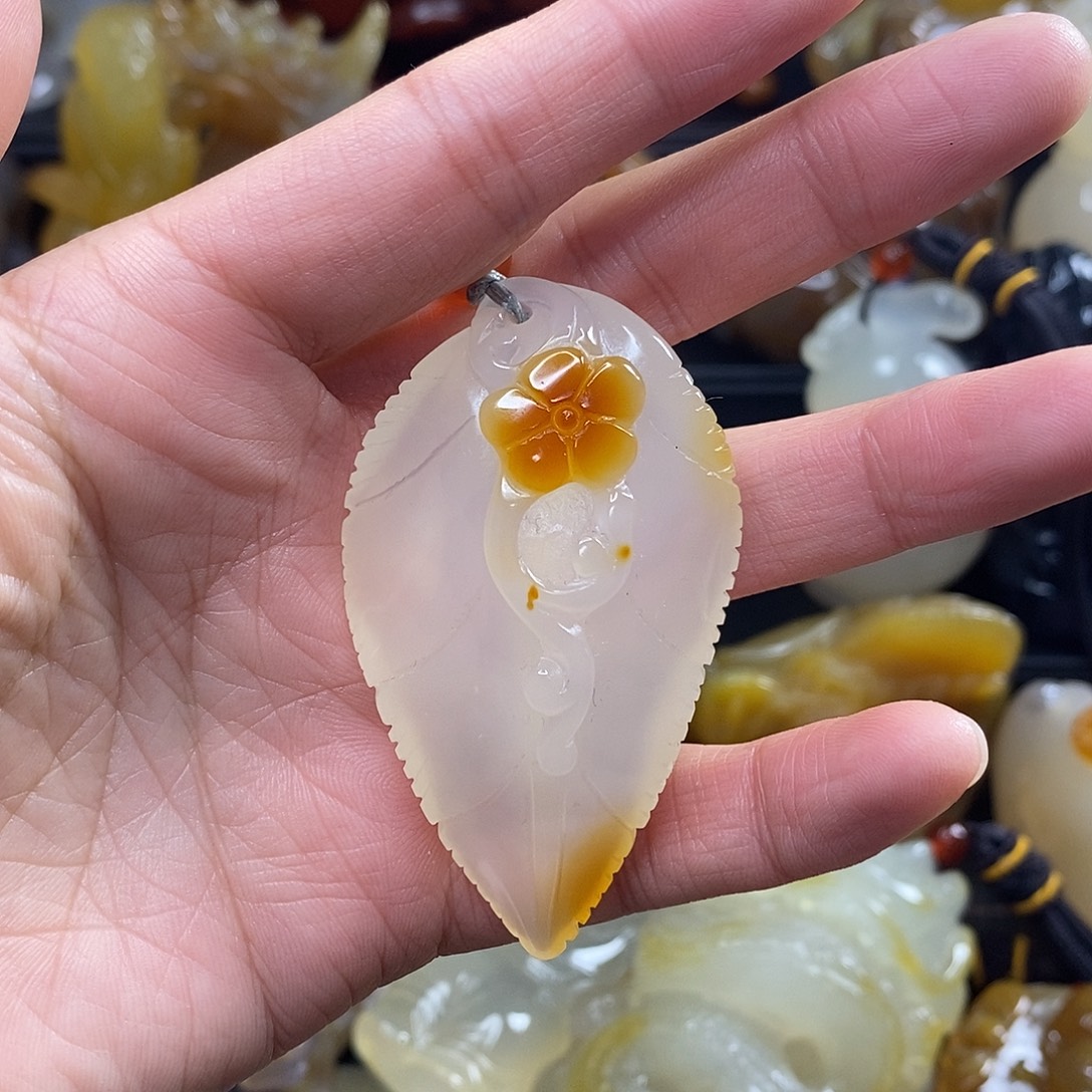 用***8玛瑙/玉髓未镶嵌吊坠