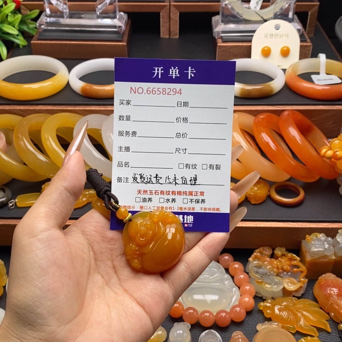 未镶嵌石英质玉（黄龙玉）颈饰58294