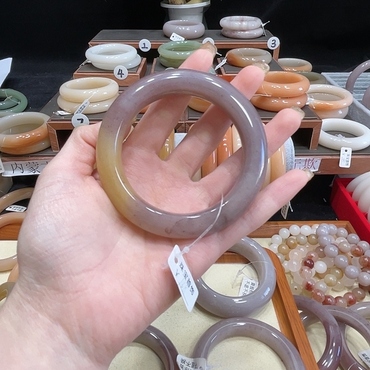 l***.石英质玉未镶嵌手镯