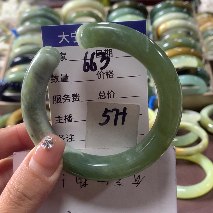 蛇纹石玉未镶嵌手镯663