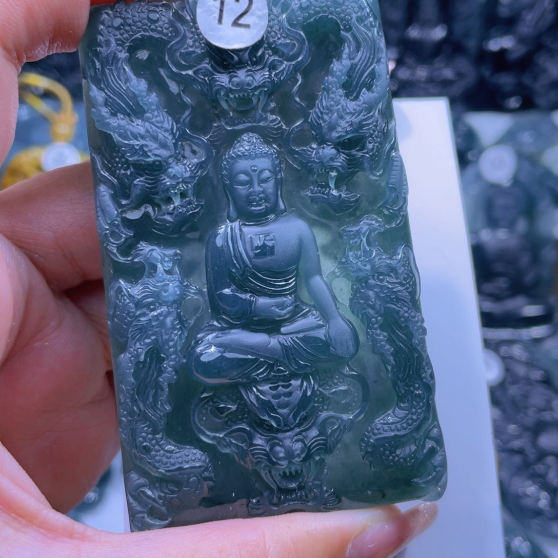 翡翠颈饰未镶嵌小*