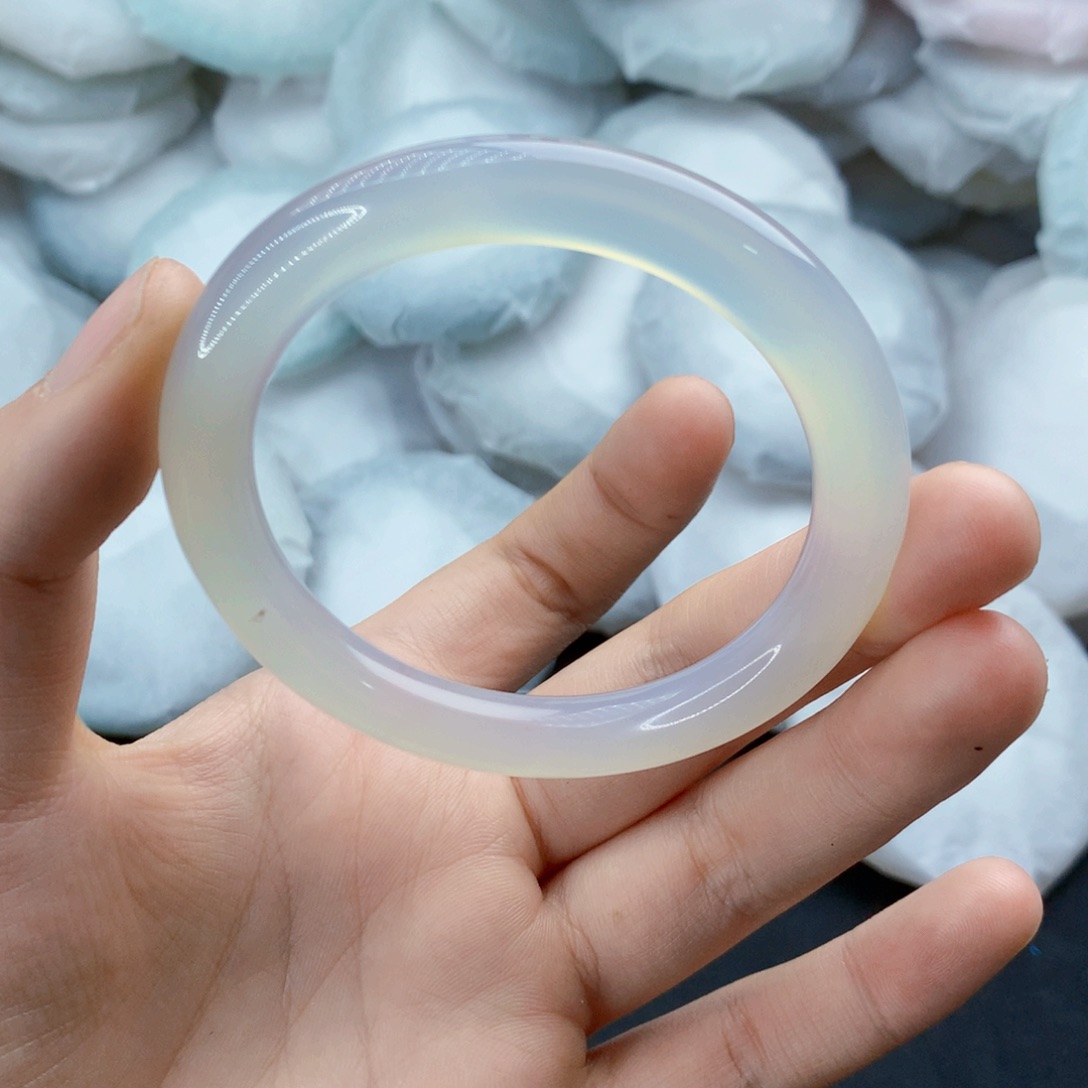 玛瑙/玉髓手镯未镶嵌5556