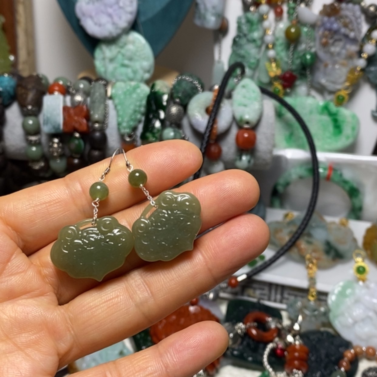 【闪购商品】翡翠吊坠(赠链)未镶嵌