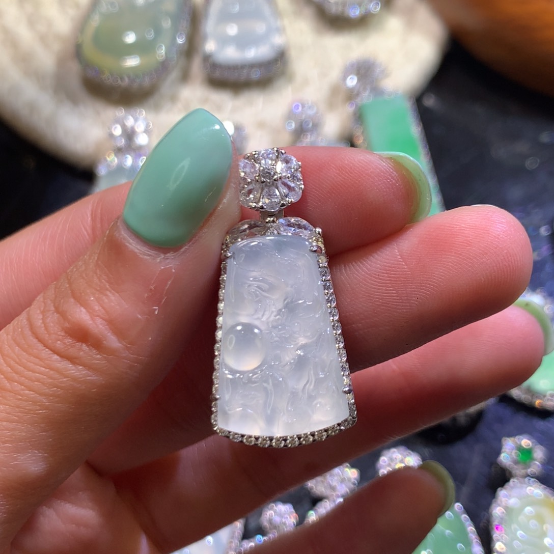 翡翠银S925镶嵌颈饰弗***德天然a货