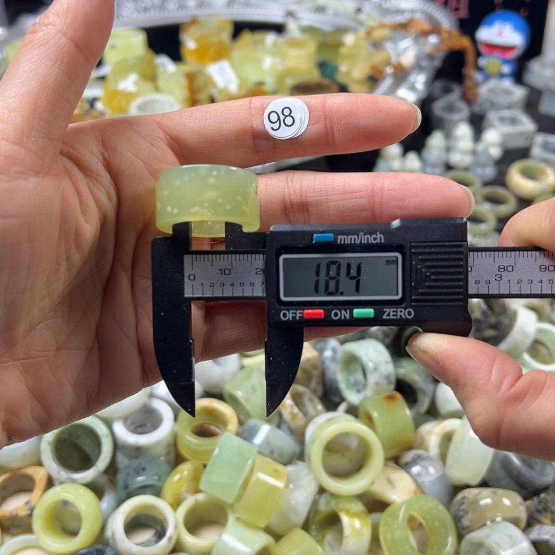 蛇纹石玉未镶嵌戒指