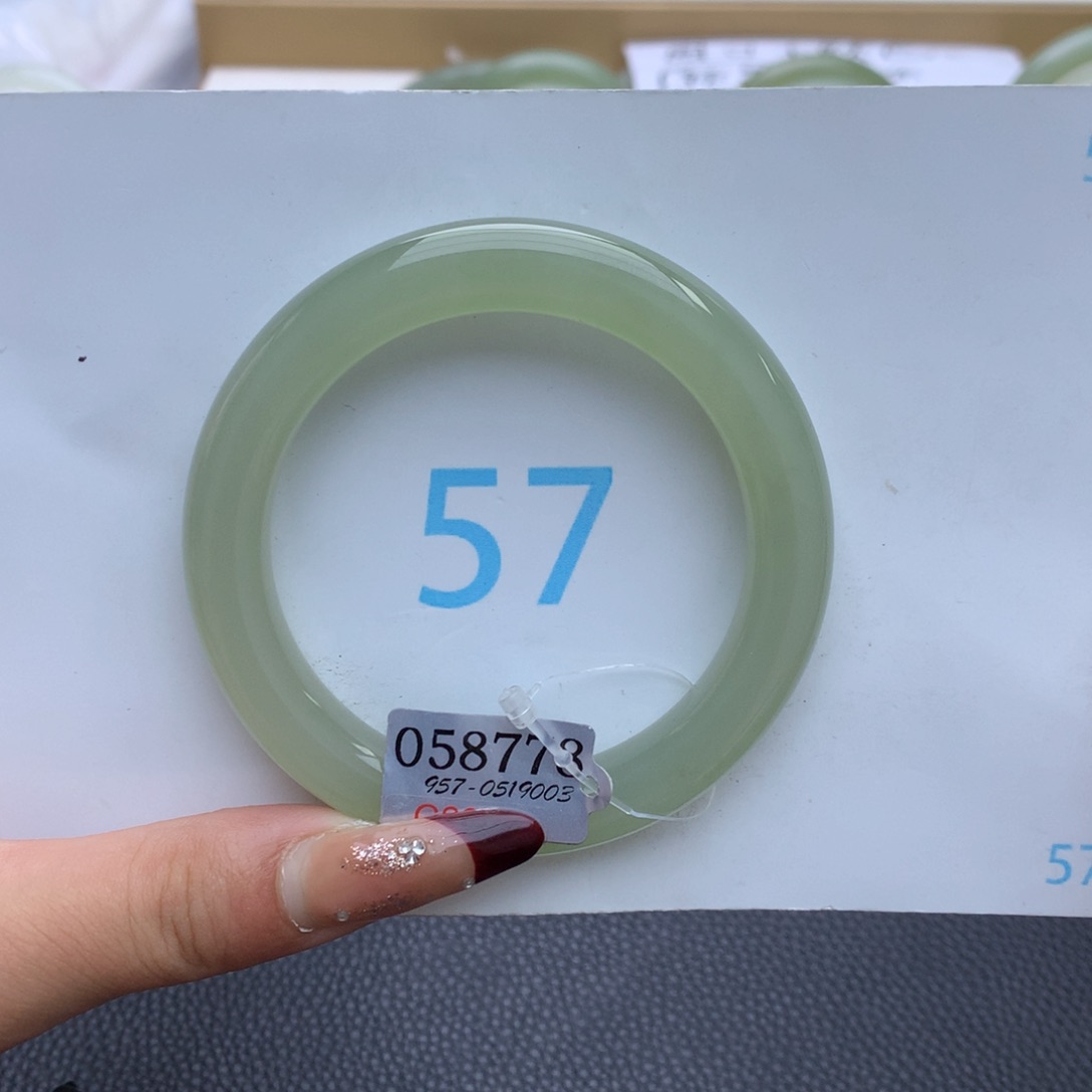 和田玉手镯未镶嵌奶***球