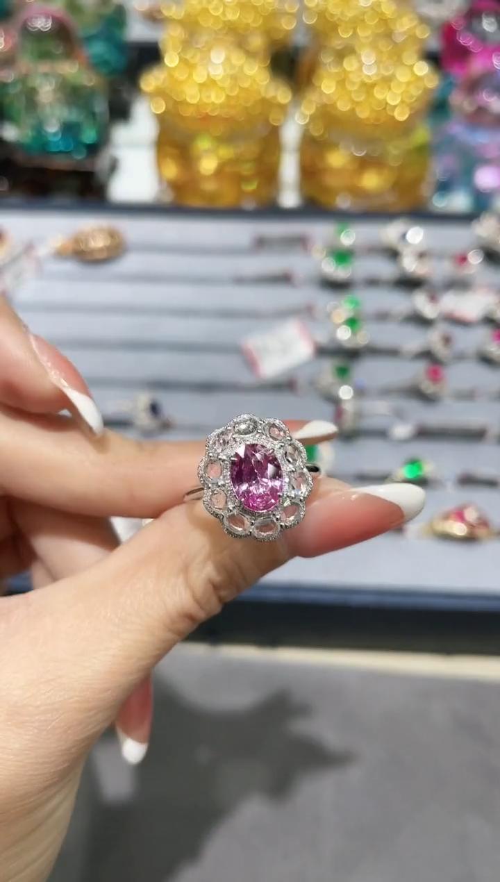 18K金镶嵌无烧彩色蓝宝石戒指