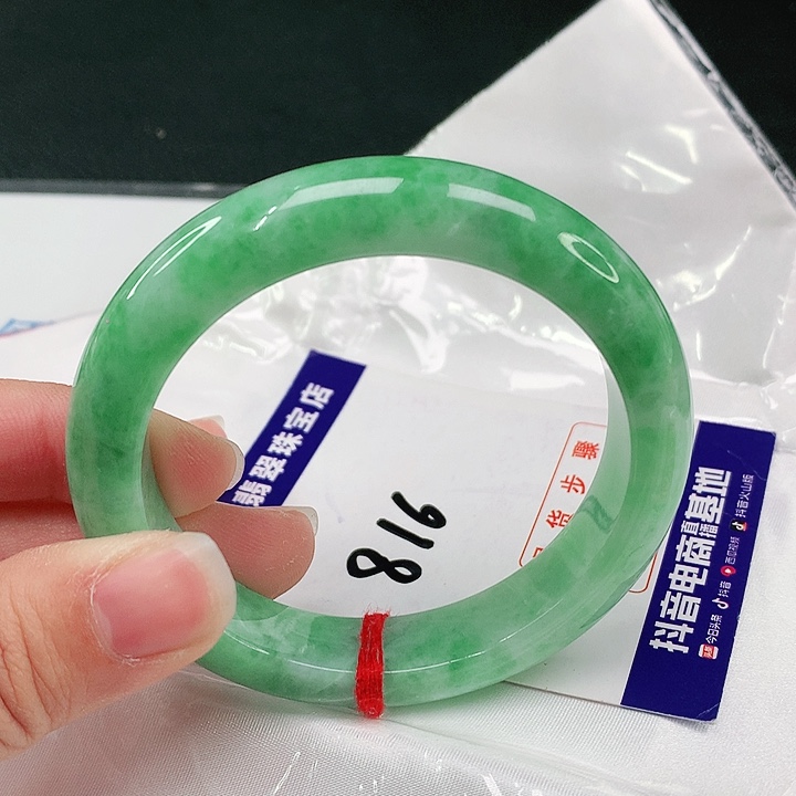 翡翠手镯未镶嵌翡翠