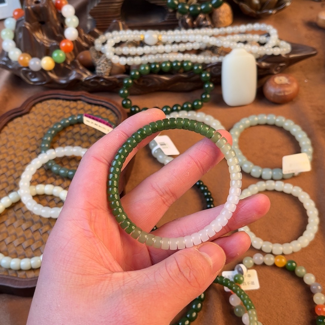 嘉***蓝和田玉未镶嵌手串