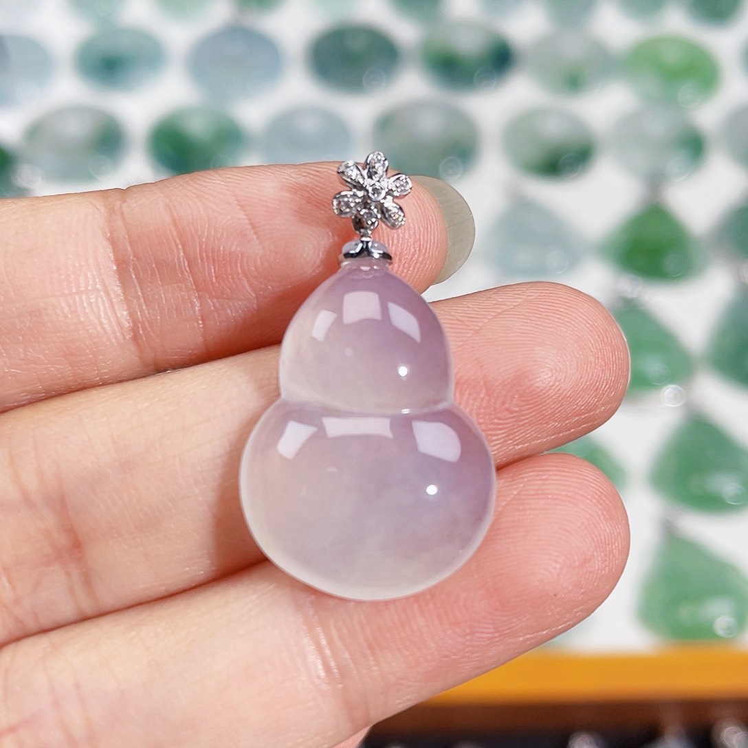 颈饰18K金镶嵌翡翠吊坠