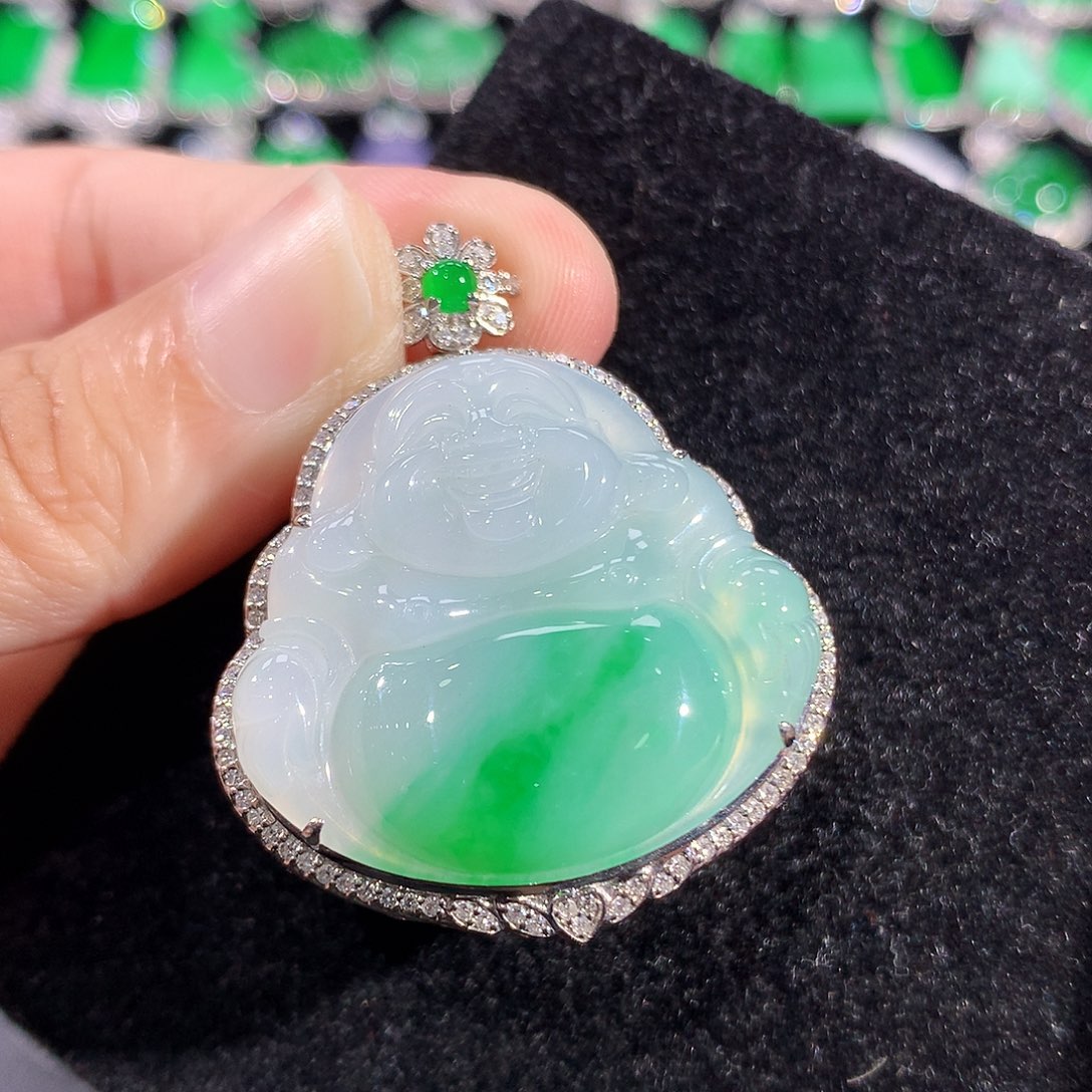 翡翠18K金镶嵌颈饰