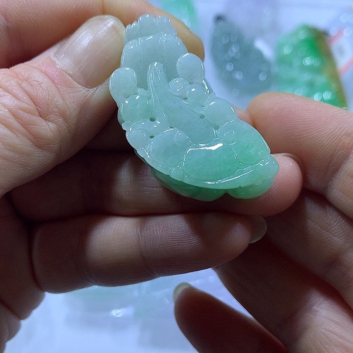 翡翠未镶嵌颈饰天然翡翠A货吊坠