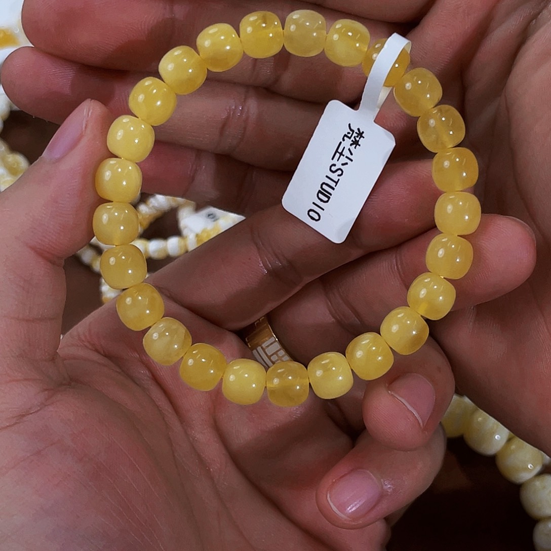 琥珀未镶嵌手链8m。手串